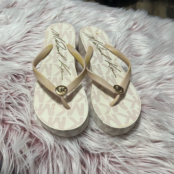 MICHAEL KORS Flip Flops - Picture 1 of 3